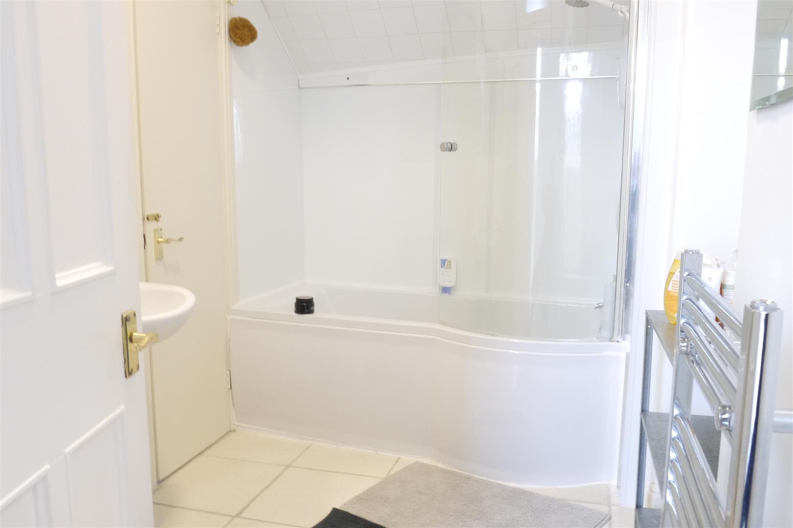 Flat 4a Windermere Bank, Lake Road, BownessonWindermere Matthews